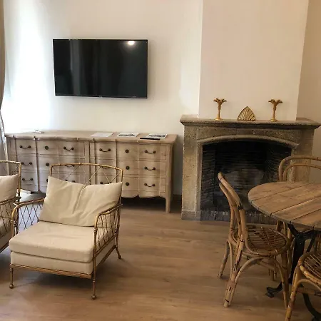 Maison D' Orange - Ponche Apartment